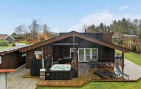 Beautiful Home In Hadsund With Jacuzzi, Hadsund